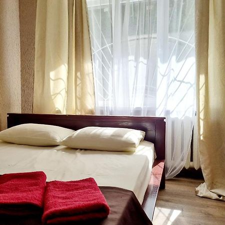 2-Кімнатна Квартира У Центрі На Олександра Поля, Шпиталь, 16Лікарня Dnipro Esterno foto